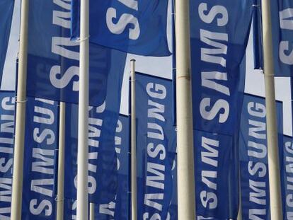 Banderas con el logotipor de Samsung 