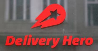 Logo de Delivery Heroen su sede de Berlin, Alemania.