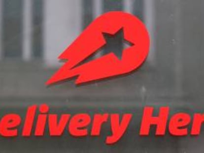Logo de Delivery Heroen su sede de Berlin, Alemania.