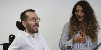 Pablo Echenique y Noelia Vera tras la ejecutiva de Podemos.