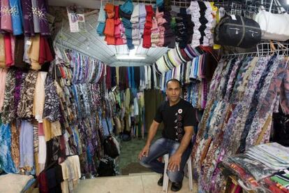 El judoca palestino Rmeileh, en su tienda de Jerusalén.