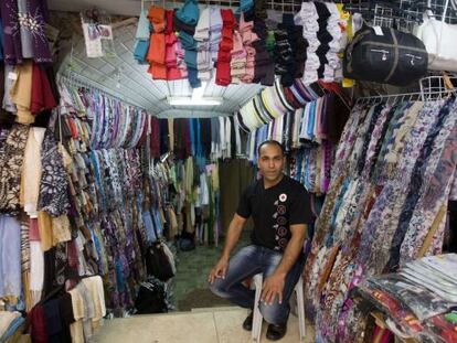 El judoca palestino Rmeileh, en su tienda de Jerusal&eacute;n. 
 