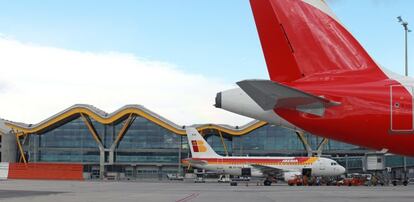 Aviones de Iberia en el aeropuerto Adolfo Su&aacute;rez Madrid-Barajas.