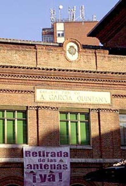 Antenas sobre el colegio García Quintana de Valladolid.