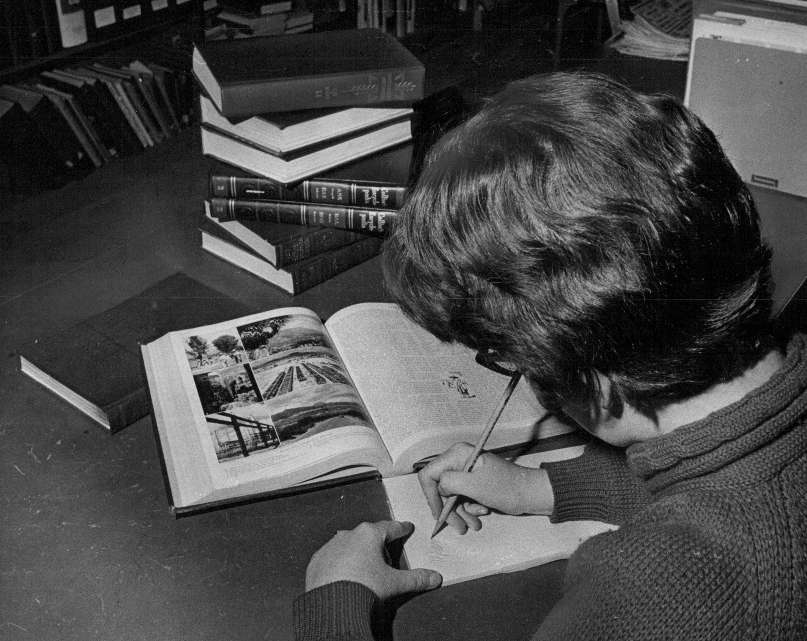 La palabra enciclopedia: un viaje a través del saber y su representación