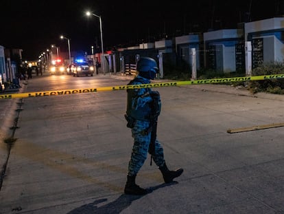 Policías resguardan la zona de un tiroteo en Zacatecas, en una imagen de archivo.