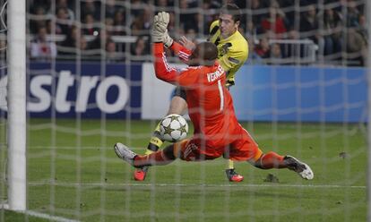 Robert Lewandowski marca el 0 a 4 ante el Ajax.