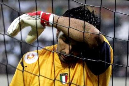 Buffon se lamenta tras un gol encajado por Italia en la pasada Eurocopa.