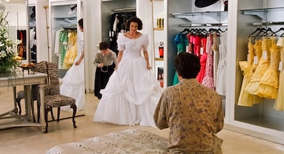 Hugh Grant y Andie MacDowell en 'Cuatro bodas y un funeral' (1994).