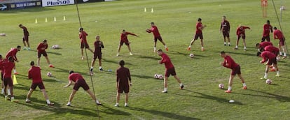 Último entrenamiento del Atlético antes de su desplazamiento al Camp Nou.