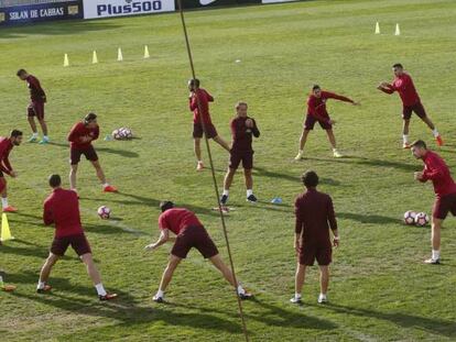 &Uacute;ltimo entrenamiento del Atl&eacute;tico antes de su desplazamiento al Camp Nou.