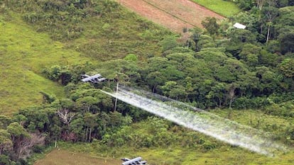 Fumigaciones con glifosato sobre cultivos de coca en Colombia.