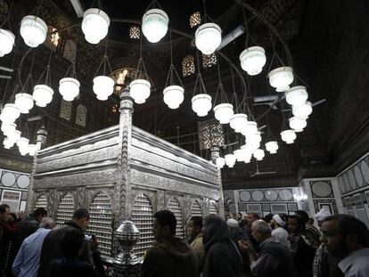 Mezquita de Al Hussein de El Cairo, donde se ha suspendido una celebración sufí tras el atentado del Sinaí.