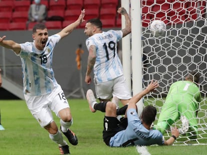 Guido Rodríguez celebra su gol con Argentina.