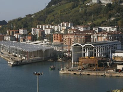 Vista del interior y de la bahía de Pasaia.