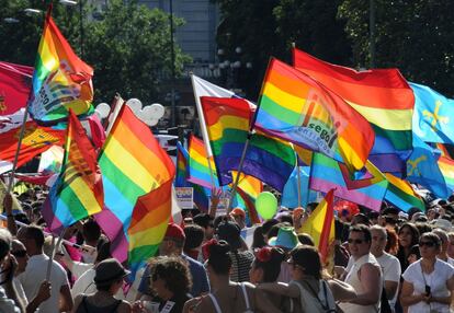 Banderas arcoíris en la marcha.