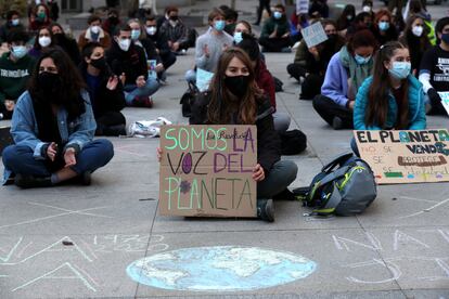 Concentracion de Fridays for Future frente al Congreso de los Diputados