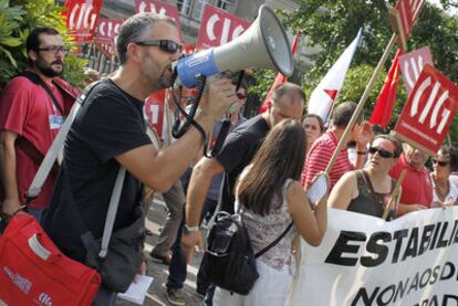 Protesta contra el recorte de profesores interinos, el pasado septiembre, en Santiago de Compostela.