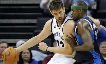 Marc Gasol ante Brendan Haywood 