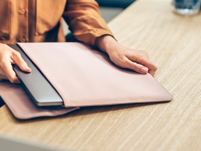 Cuentan con diseños elegantes y sobrios, perfectos para llevar el portátil a la oficina. GETTY IMAGES.