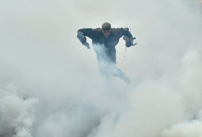 Un recluta del batallón de voluntarios de extrema derecha Azov durante un entrenamiento en Kiev antes de salir a la región de la batalla al este de Ucrania.