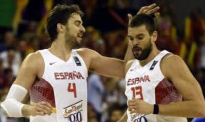 Pau y Marc Gasol, en un partido con España.