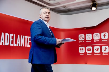 El secretario de Organización del PSOE, Santos Cerdán, el lunes, antes de comparecer en rueda de prensa en la sede del partido.