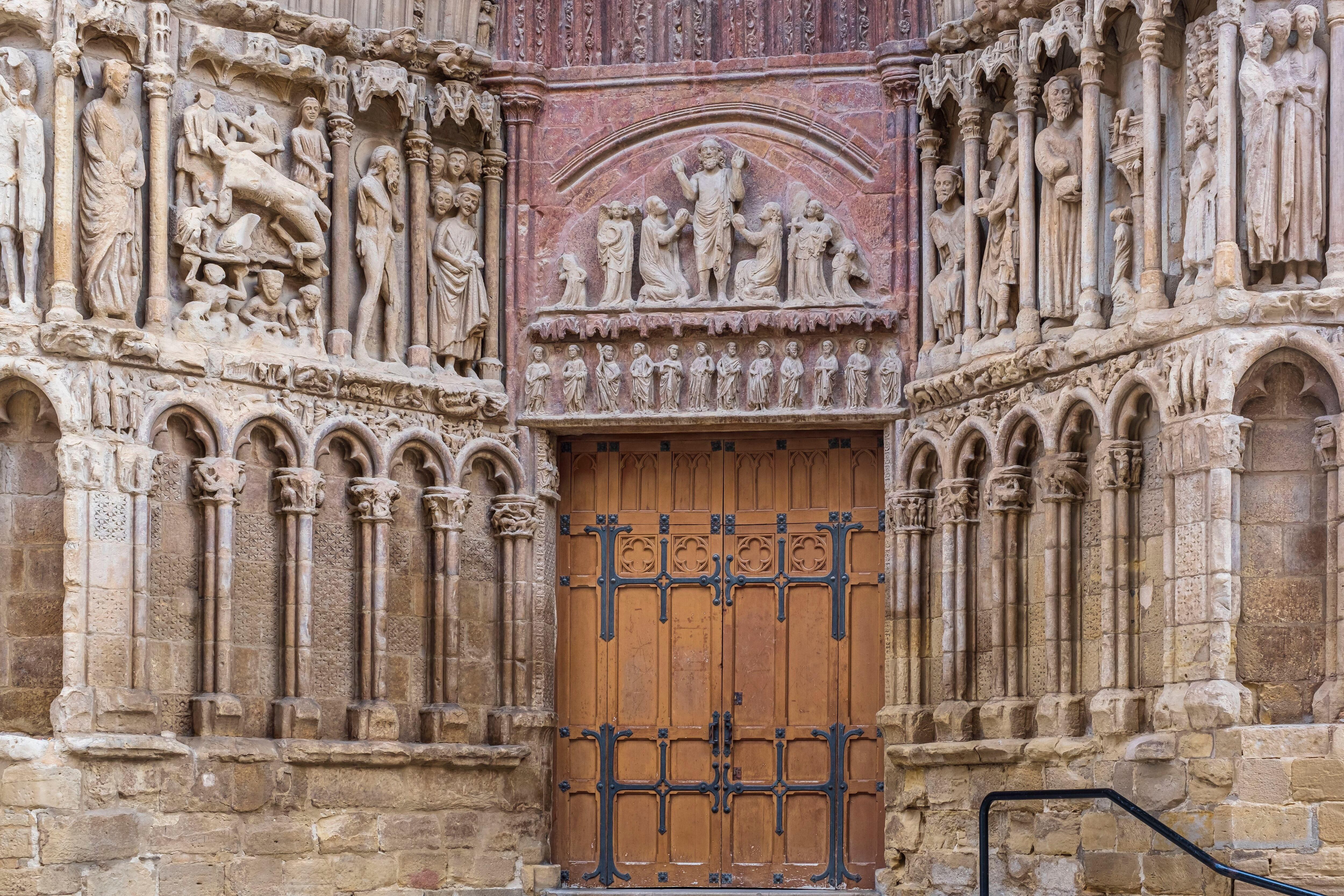 Pórtico gótico de la iglesia de San Bartolomé, una de las más antiguas de Logroño.