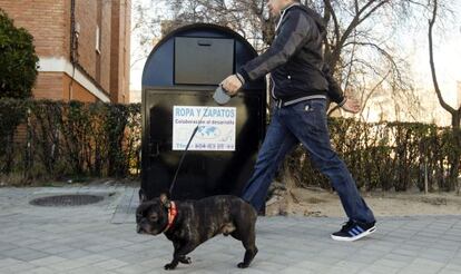 Contenedores de recogida de ropa en Madrid.