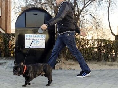 Contenedores de recogida de ropa en Madrid.