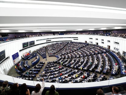 Europarlamentarios durante una sesión de votación del Parlamento Europeo en Estrasburgo, Francia, el 12 de julio de 2023.