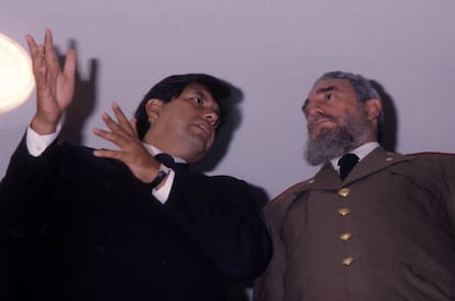 Fidel Castro vem a posse de Fernando Collor, no dia 15 de março de 1990.