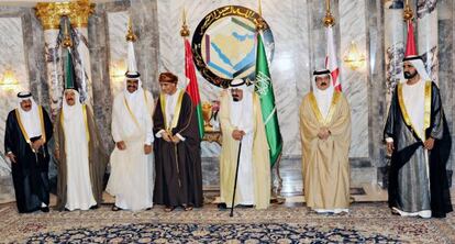 Los l&iacute;deres pol&iacute;ticos de los pa&iacute;ses del Golfo en una foto de grupo al t&eacute;rmino de la cumbre en Riad.