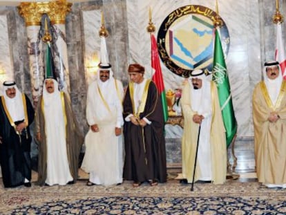 Los l&iacute;deres pol&iacute;ticos de los pa&iacute;ses del Golfo en una foto de grupo al t&eacute;rmino de la cumbre en Riad.