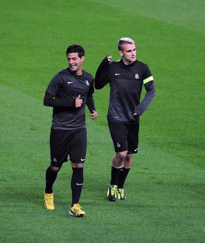 Carlos Vela y Antoine Griezmann en el entrenamiento de la Real.