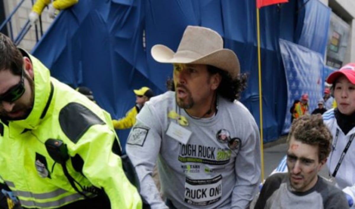 El héroe del sombrero vaquero del maratón de Boston