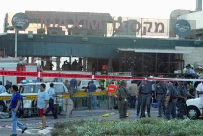 El exterior del restaurante Maxim de la ciudad israel de Haifa, momentos despus del atentado suicida, en 2003.