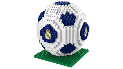 Construcción de balón de fútbol.