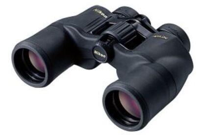 Los prismáticos Aculon A211 8X42 de Nikon.