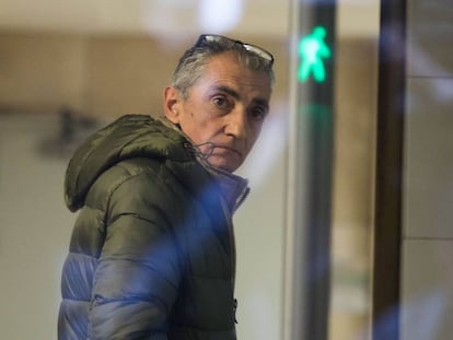 Julio Araújo, este miércoles en la comisaría de policía de Pontevedra.