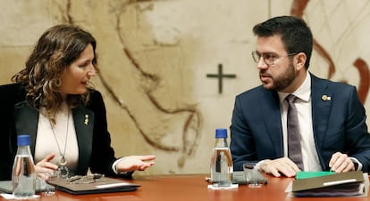 El presidente de la Generalitat, Pere Aragonès, junto a la consellera de Presidencia, Laura Vilagrà, durante la reunión semanal del Govern.