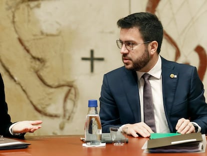 El presidente de la Generalitat, Pere Aragonès, junto a la consellera de Presidencia, Laura Vilagrà, durante la reunión semanal del Govern.