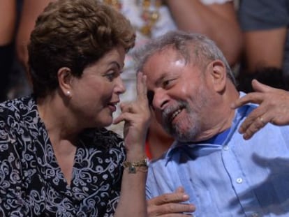 Dilma Rousseff y Lula da Silva en un acto de campa&ntilde;a. 