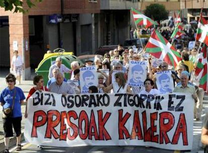 Manifestación en apoyo del etarra Sagardoy celebrada ayer en Amorebieta.