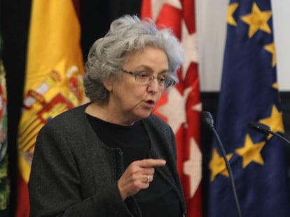 La periodista Soledad Gallego-Díaz en una conferencia de entrega de diplomas a los alumnos del máster de Periodismo UAM-EL PAÍS.