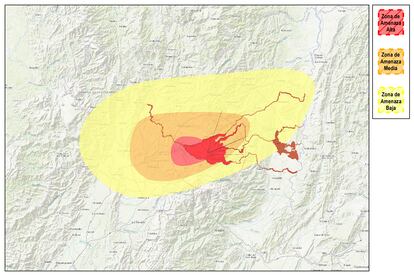 El mapa publicado por el Servicio Geológico Colombiano que detalla las zonas de amenaza alta, media y baja en los alrededores del Nevado del Ruíz.