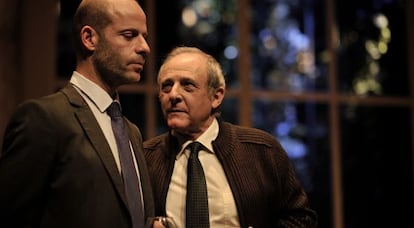 Los actores Emilio Gutierrez Caba y Eduard Farelo en Poder absoluto.