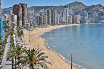 Playa de Benidorm, prácticamente vacía el 21 de mayo durante el estado de alarma.