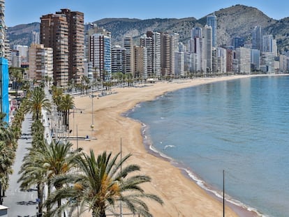 Playa de Benidorm, prácticamente vacía el 21 de mayo durante el estado de alarma.