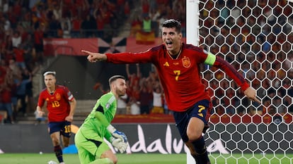 Morata celebra el primer gol de España ante Escocia en La Cartuja.